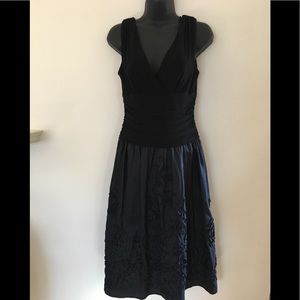 Jessica Howard Rouched HOLIDAY LBD.